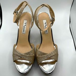 Nina gold sparkling wedged sandals size 8.5 .